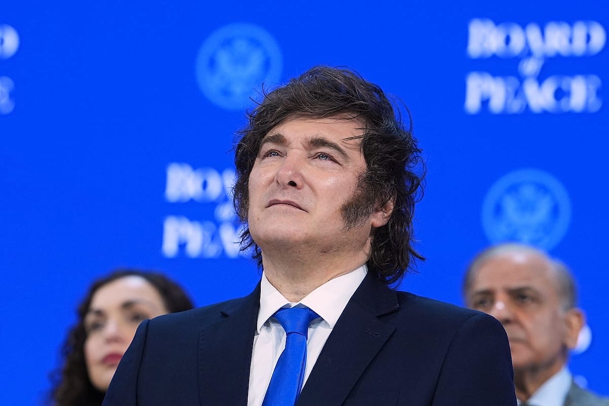 Caputo presenta plan financiero para 2027 y apuesta a seducir a los mercados