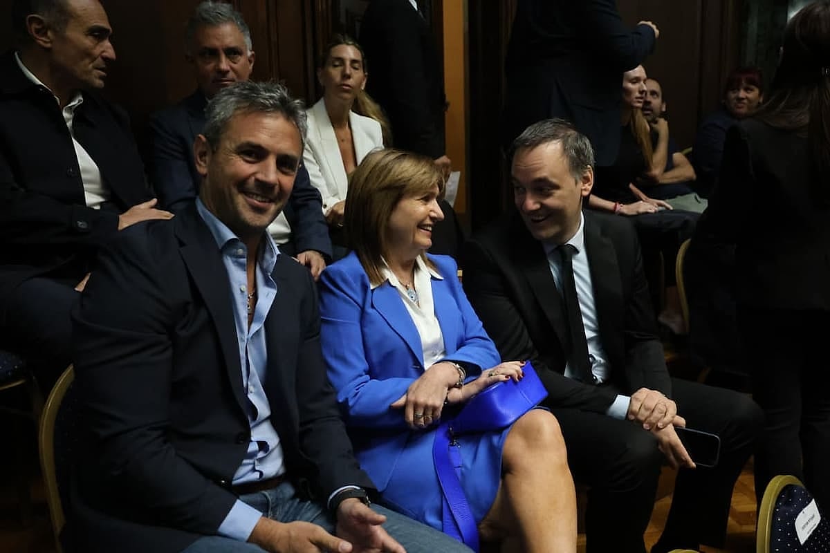 El Gobierno impulsa reformas sensibles en el Congreso mientras enfrenta el caso Adorni