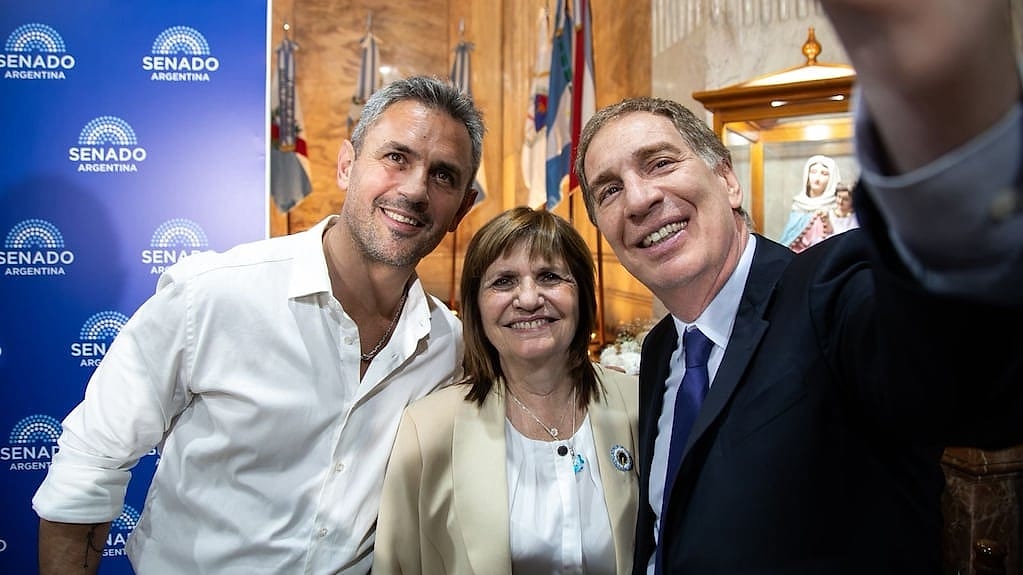 El Gobierno inicia conversaciones para desactivar la ofensiva contra Adorni