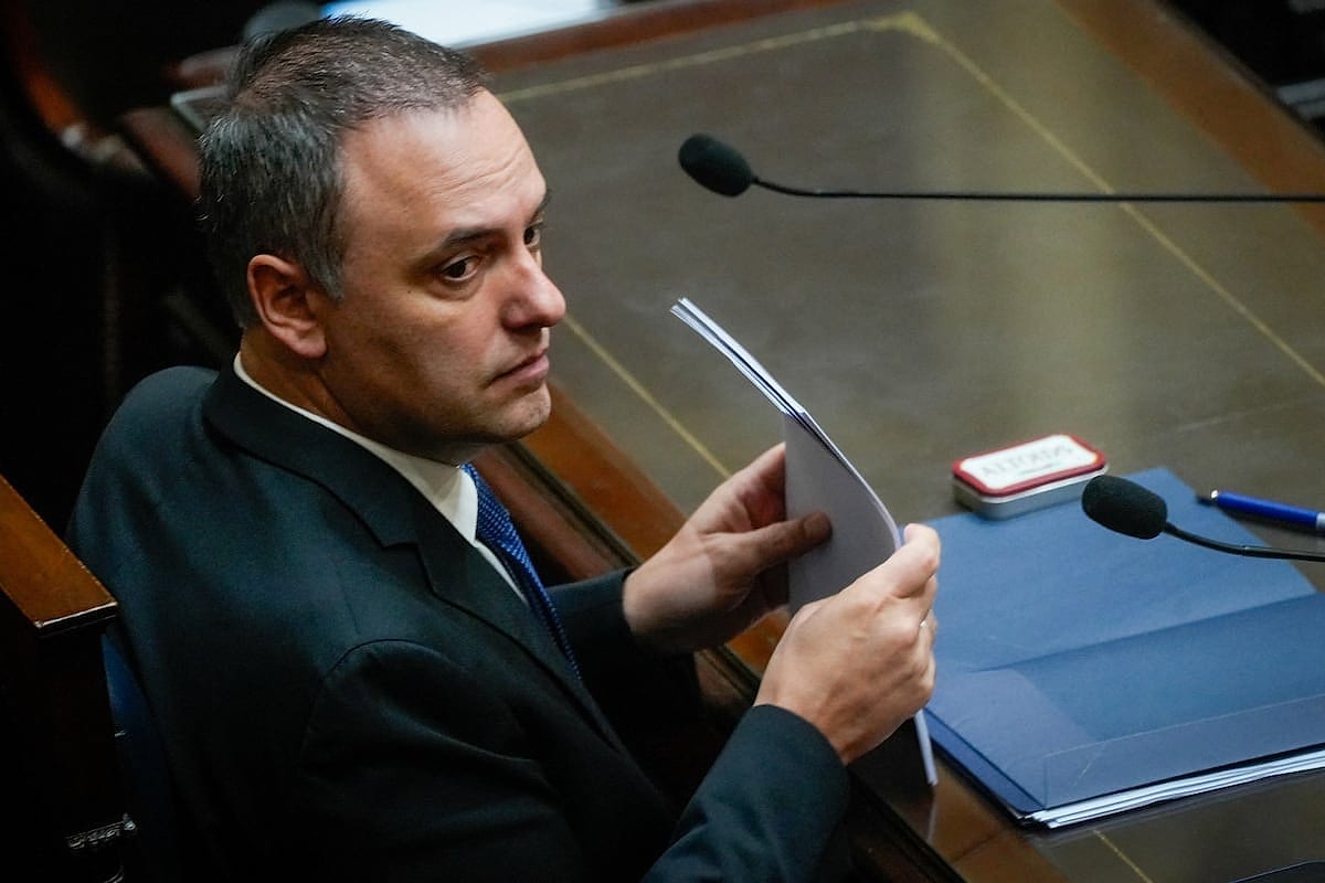 Viajes, propiedades y pagos en efectivo: sospechas sobre Manuel Adorni sacuden al Gobierno