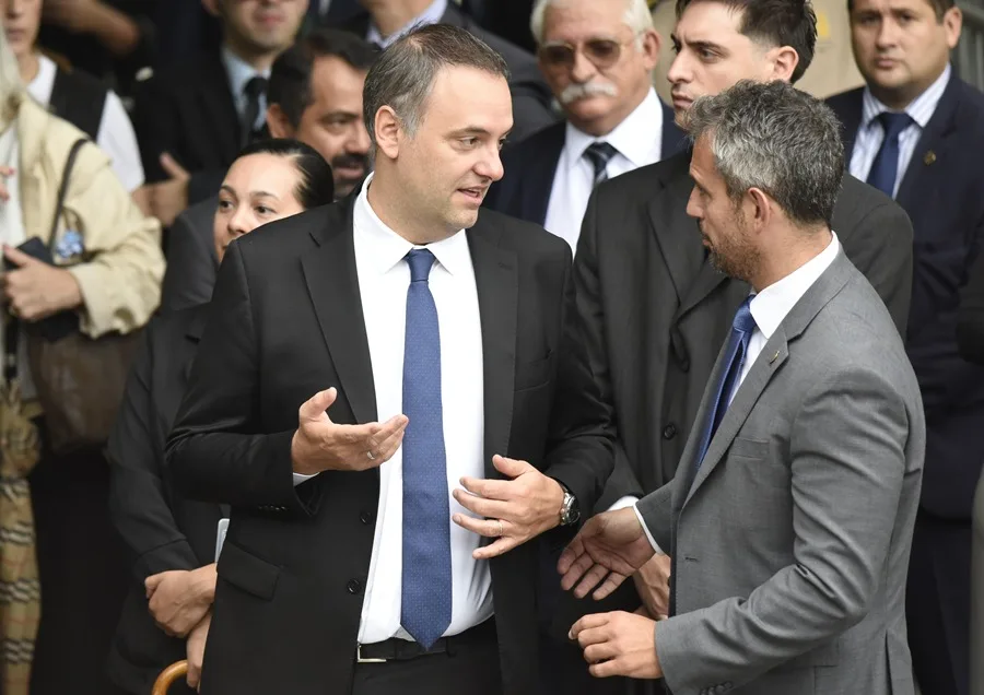 Jefe de Gabinete argentino admite que ocultó 500.000 dólares en su declaración