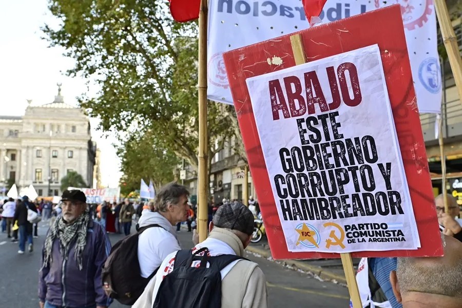 Los escándalos de Adorni, el jefe de Gabinete argentino, ahogan al Gobierno de Milei