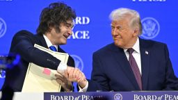 El presidente de Argentina, Javier Milei, y el presidente de EE.UU., Donald Trump, el 22 de enero en Davos, Suiza.