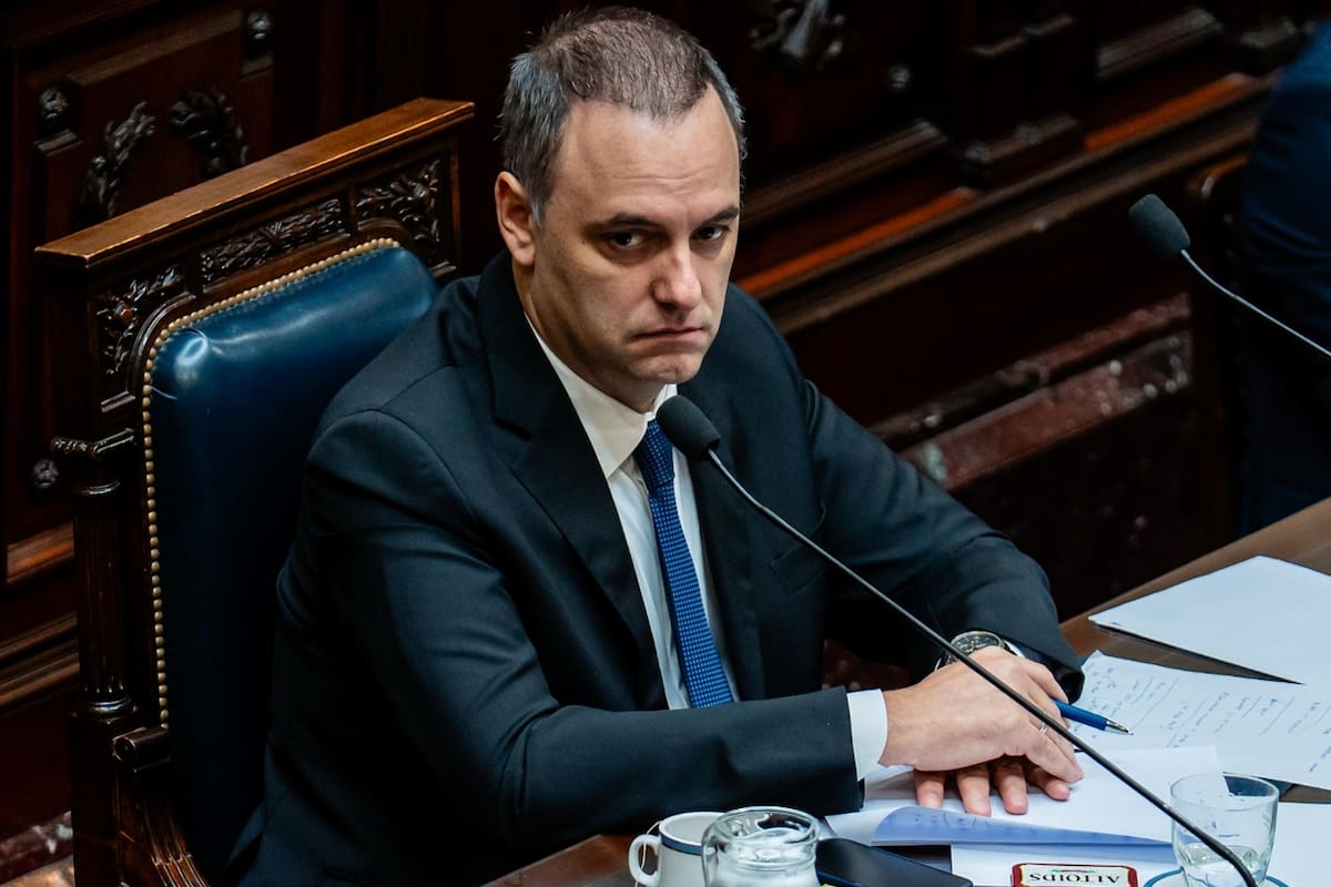 La nueva versión de Adorni desmiente lo que declaró en el Congreso y en las conferencias de la Casa Rosada - LA NACION